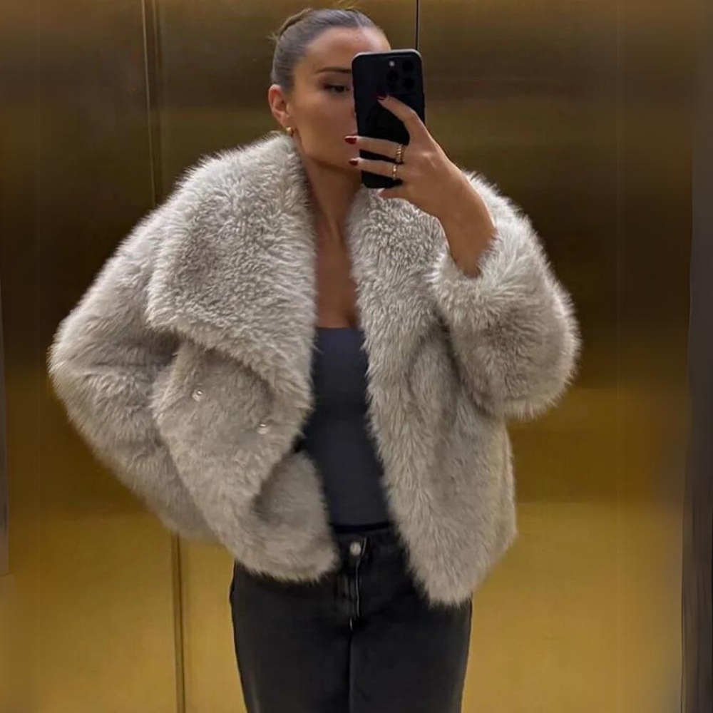 Stella - Luxe Faux Fur Coat